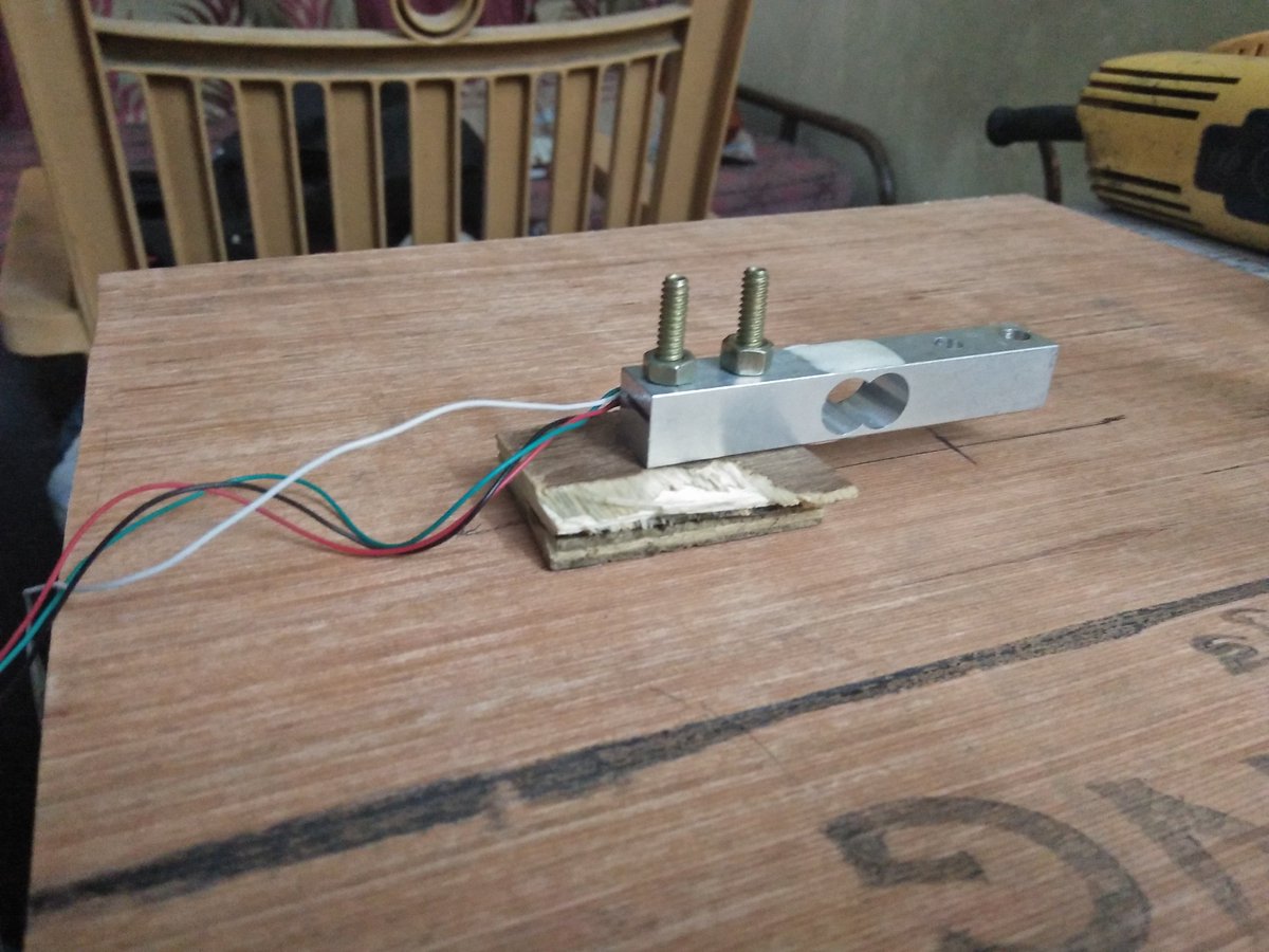 balveersinghyt's tweet image. Assembling load cell for weight measurements.
#solarpower #SmartDustbin #LoadCell #HackSmithIndustries