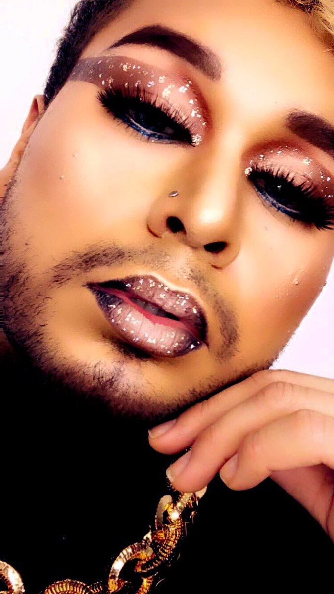 Do you like this GLITTER ✨ MAKEUP 💄 #glittermakeup #makeupboy #boymakeup #muamtl