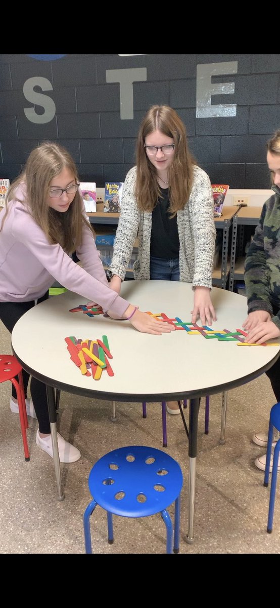 ShanaVincentRCE's tweet image. Today was a great day @RCESteam! We did a fun activity in Kindergarten and 1st grade to learn symmetry.  We also learned how to create cobra chain reactions. #learningmathskills #chainreactions #MustangsLEAD @RCEMustangs