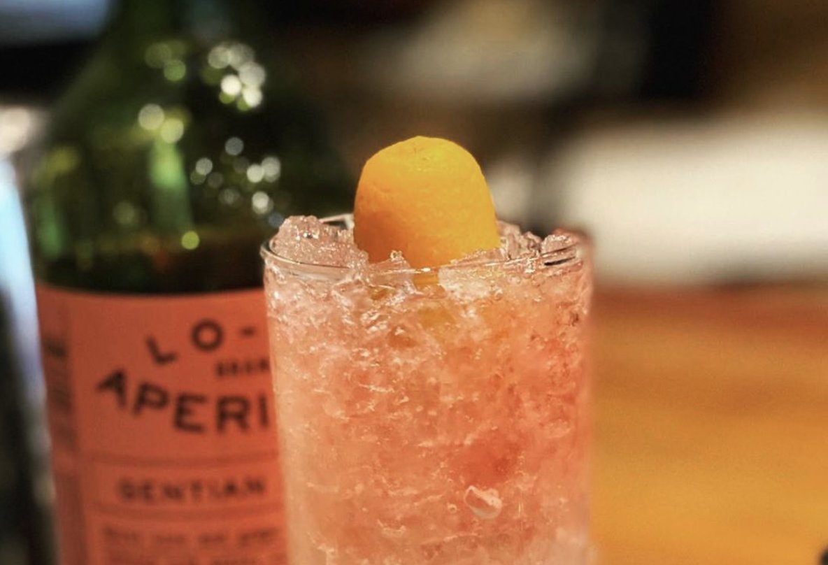 gotolanea's tweet photo. It’s officially #SMRestaurantWeek and we invite you to come in to try our “Kumquatargarita” 🍹 sip on Cazadores blanco, kumquat oleo, lime, and lo-fi float poured over crushed ice. #gotolanea https://t.co/xqk1cJxupv