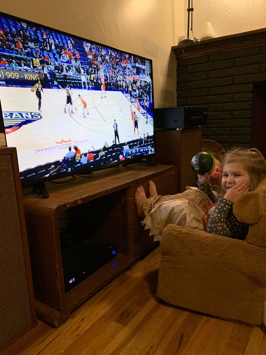 masonjarcoffro's tweet photo. Sound on, feet up, ready for a Jazz win. #lesolsonit #utahjazz #takenote https://t.co/oOsBxbJSfF