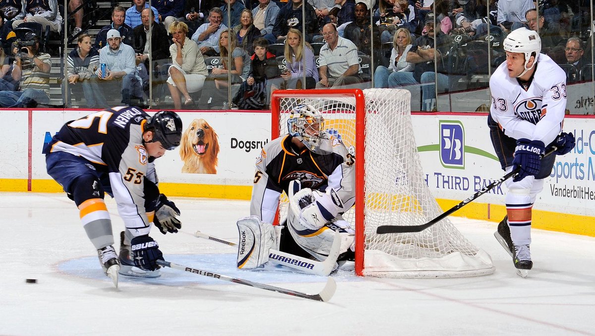 4thlineVoice's tweet photo. We got @Smacker33 working in his office
#WayneWho
#Oilers https://t.co/7DKUIPmY0F