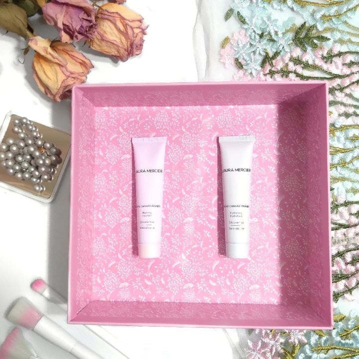 Charmingguru15's tweet photo. 2020 is all about glass skin, but don't count team matte out, there is more than one way to get glass skin. I'm so excited to wear the pure canvas primers from @lauramercier.
#primers #lauramercier #complimentry https://t.co/dHbMWdhjdd https://t.co/fffCcq8xLQ