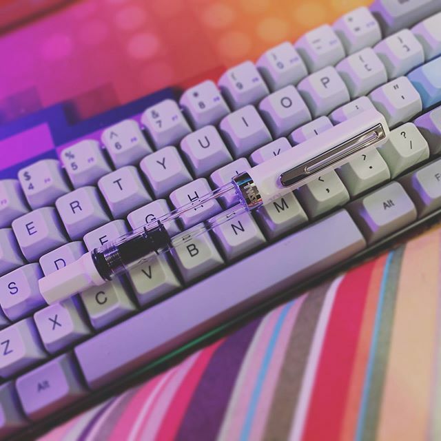 im_method's tweet photo. New to the family...and it’s not a #lamysafari ! 
#twisbi #fountainpen #mechanicalkeyboard - https://t.co/13e6PtZipt https://t.co/MWUPsABlbL
