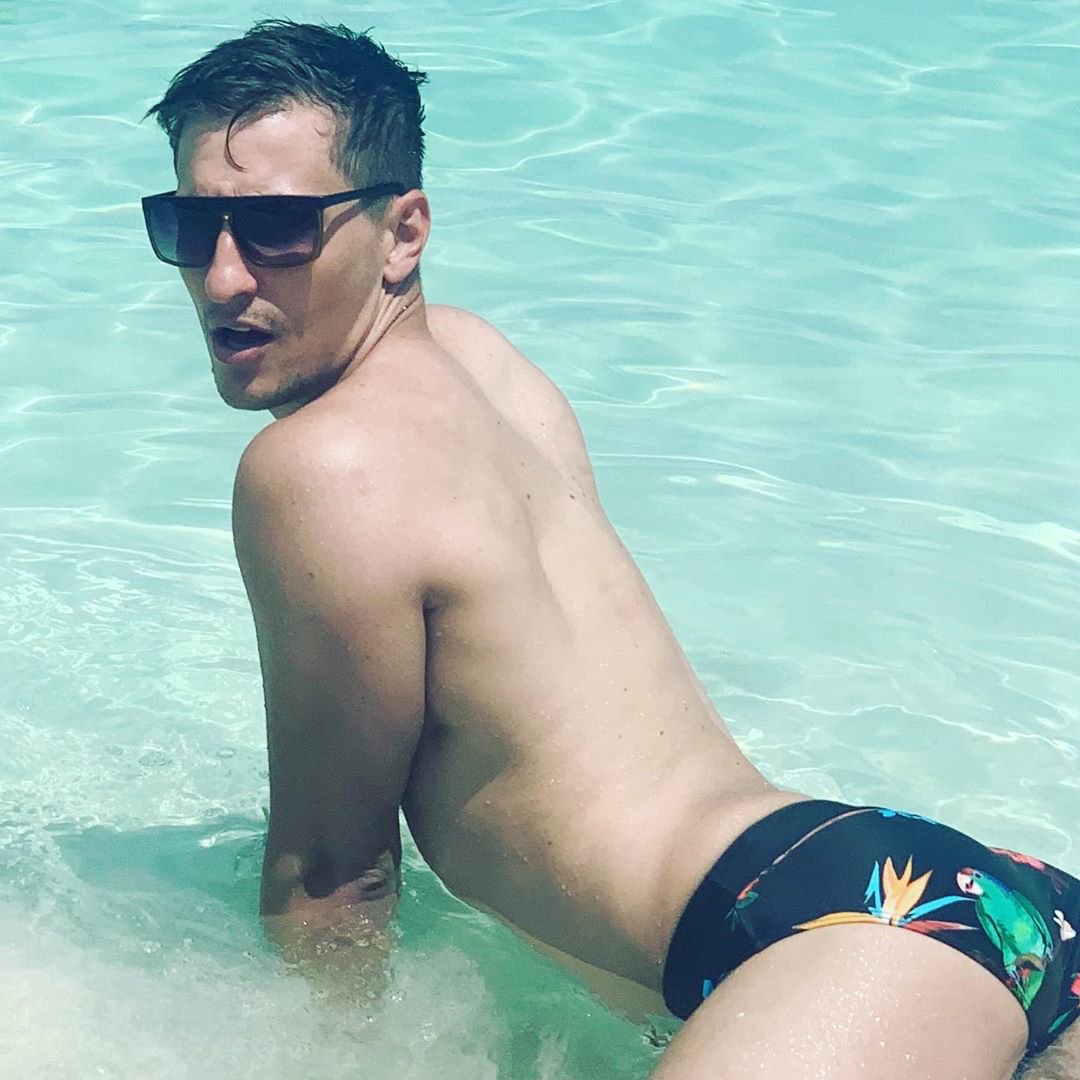 😂😂 see Colton LIVE Thursday 8PM &amp; Friday 10PM

#REPOST Colton Dowling (@coltondowling)  “This is both the sluttiest and best photo I’ve ever taken.  EDIT: It’s also not the sluttiest photo I’ve ever taken.  EDIT: It’s the…”