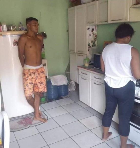 AlvinEth_'s tweet photo. eu tomando coragem pra pedir pra sair pra minha mae https://t.co/EYE4Qs0d6f
