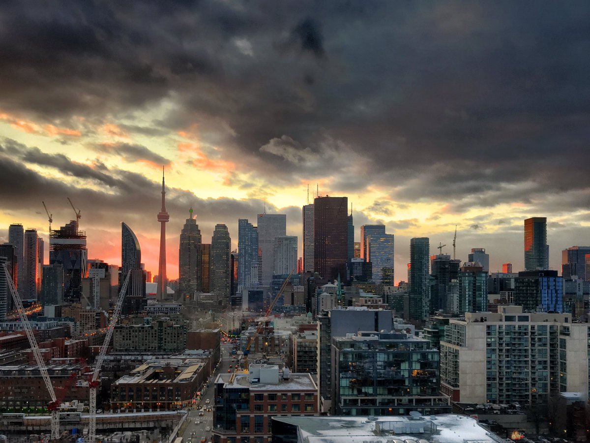 GlobeSunset's tweet photo. Happy New Year #Toronto! It’s a new decade #sunset! Unfortunately after 2020 this #GlobeSunset view might be partially blocked! </3    
Do you see the construction cranes? 
:( :( :( :( :( :( :( https://t.co/W5LM3YWn6D