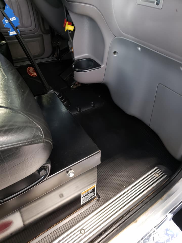 PridePolishing's tweet photo. Is your rig in need of a little PRIDE?  Contact @PridePolishing
 and we'll make that beauty shine!
Call Jaymee at (780) 933-8694
https://t.co/RVhGjDDo8U https://t.co/Cchitkmcpo