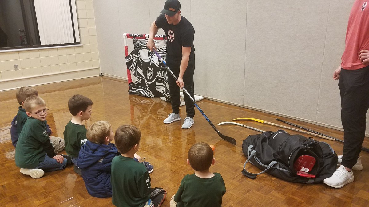 TLAL254's tweet photo. Big thanks to former @AlabamaHockey forward Nick Snead and to Kasey Kulczycki, Cole Stallard, and assistant coach Craig Simchuk of the @BullsBirmingham for teaching us about ice hockey tonight! Looking forward to going to the game on the 25th! https://t.co/KkQZrfO7Ij
