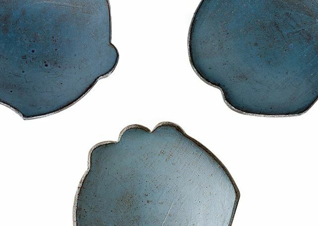 Caldwellceramic's tweet image. Postcard image for my thesis show, March 26th. #foundcomposition #ceramics #pottery #mfa #thesis #contemporarycrafts #plates # ift.tt/2QUARaj