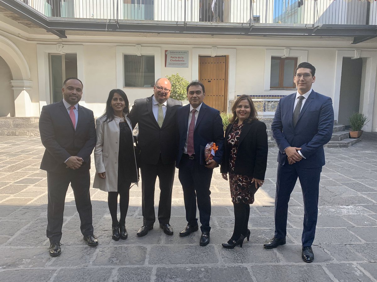 M_GerardoFlores's tweet photo. Los equipos de #PoliticaRegulatoria de #OCDE #OECD y de #MejoraRegualtoria e innovación gubernamental de @Gob_Puebla estamos listos para iniciar trabajos para rediseñar el servicio público del estado de #Pueba, a través de la #mejoraregulatoria. Arrancamos!! https://t.co/4n4hqDHSEo