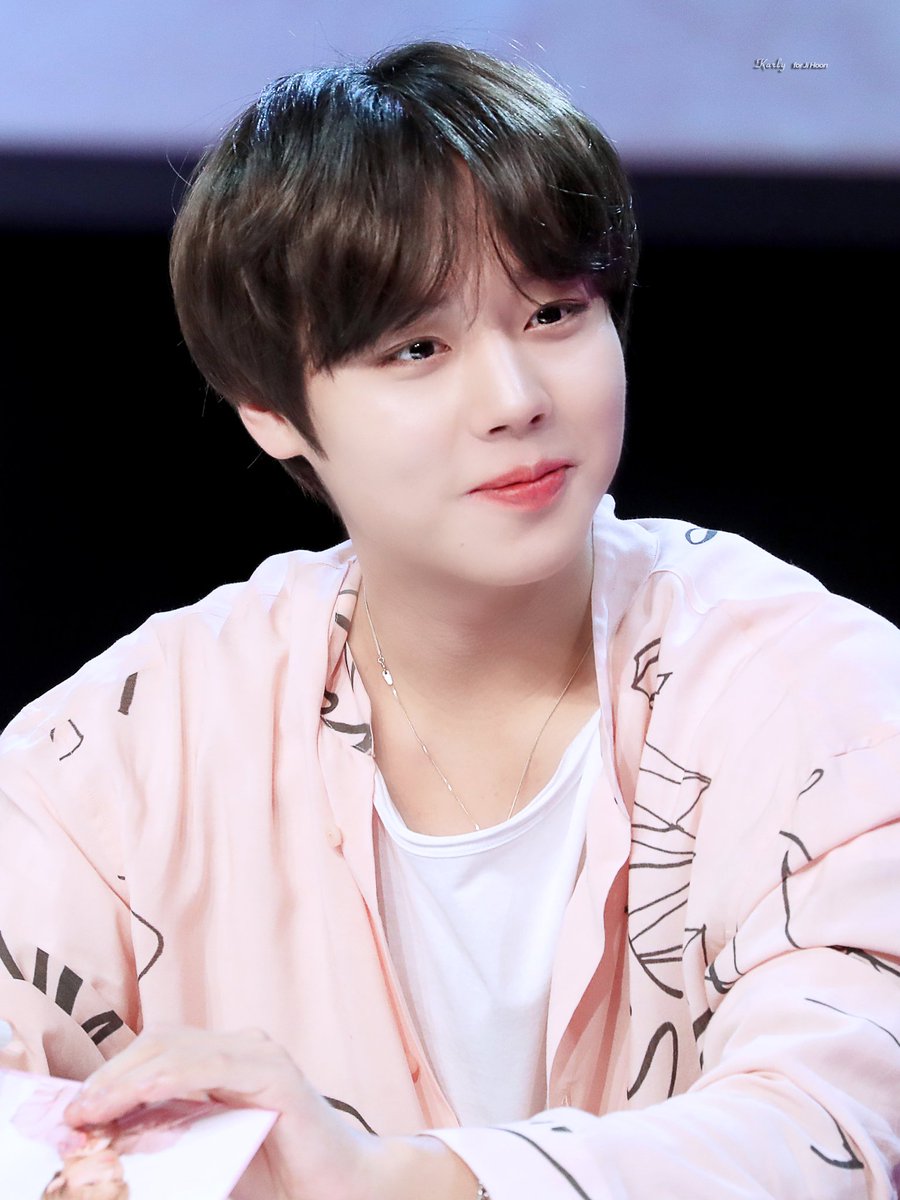 karly_jh's tweet photo. 200105  아임미미 얼굴상영회

시선 끝 MAY

#박지훈 #ParkJihoon #지훈 #Jihoon 
#박미미 https://t.co/uSQWagjtWs