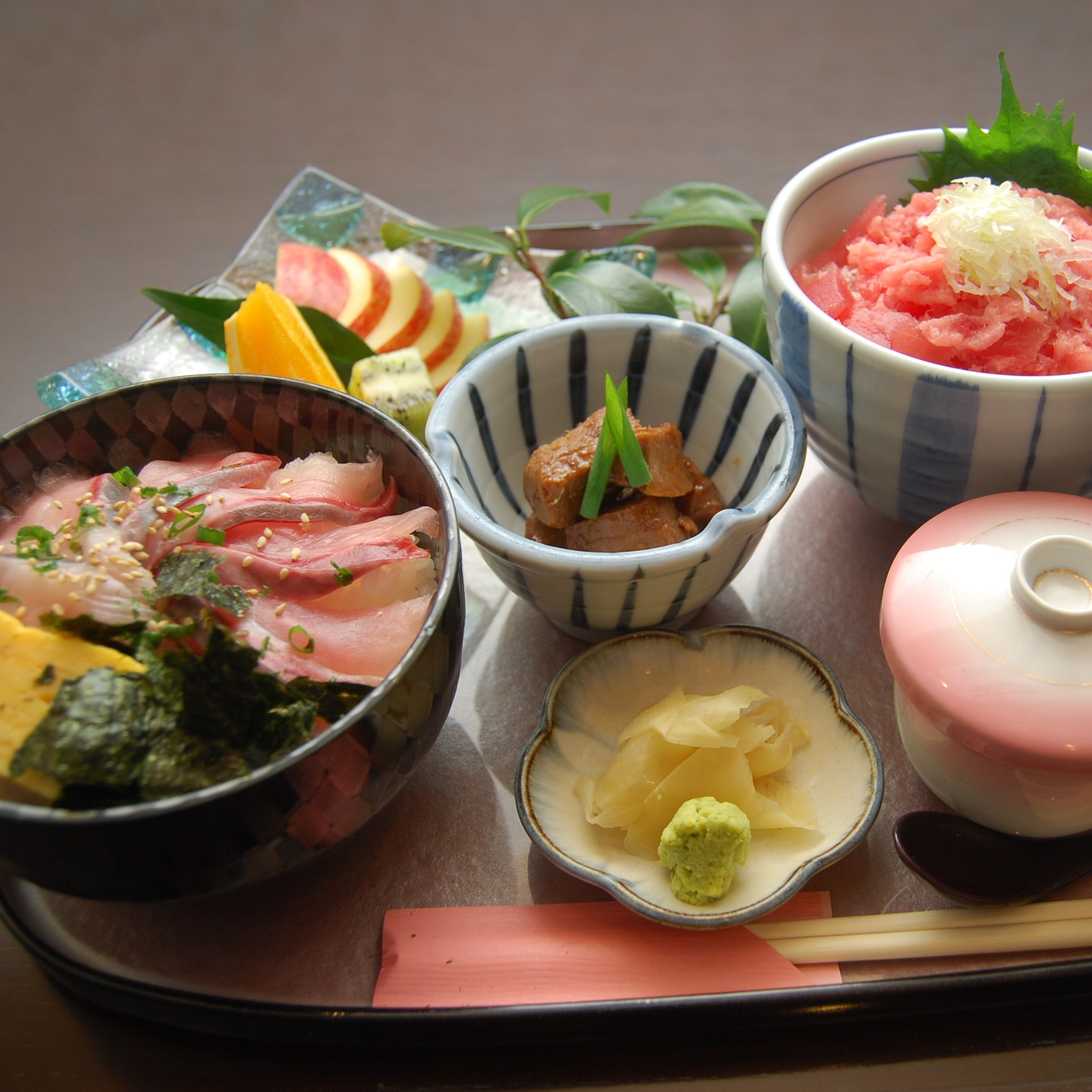 Cj Monmo シティ情報ふくしま Cj１月号 ふくしまどんぶり王 福島県北民の 好きな丼 が決定しました 気になる順位は誌面をチェック ふくしま定食部 部長 東野さん監修 海鮮丼 を食べられる店はこちら うまか丼どん亭 仙 丼丸