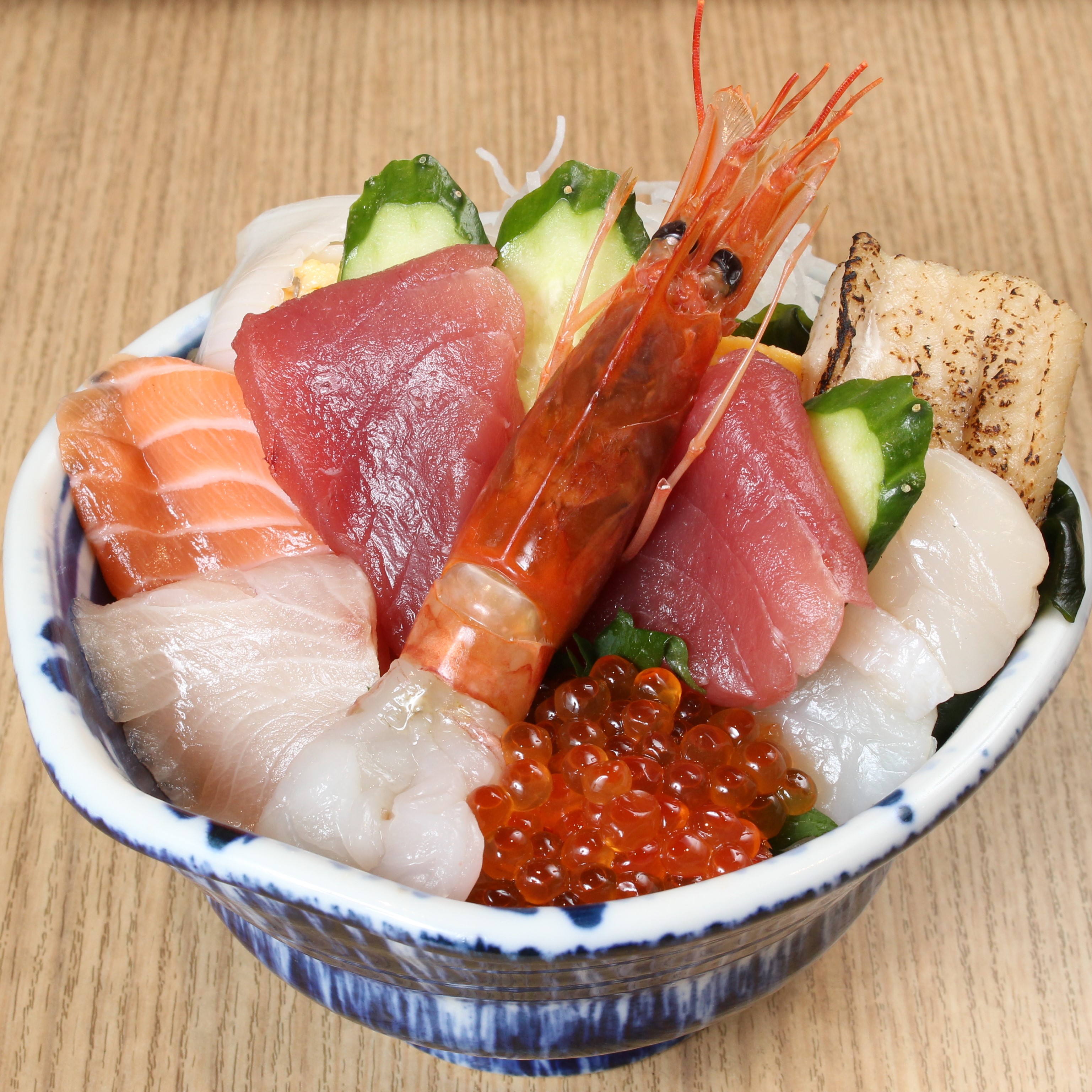 Cj Monmo シティ情報ふくしま Cj１月号 ふくしまどんぶり王 福島県北民の 好きな丼 が決定しました 気になる順位は誌面をチェック ふくしま定食部 部長 東野さん監修 海鮮丼 を食べられる店はこちら うまか丼どん亭 仙 丼丸