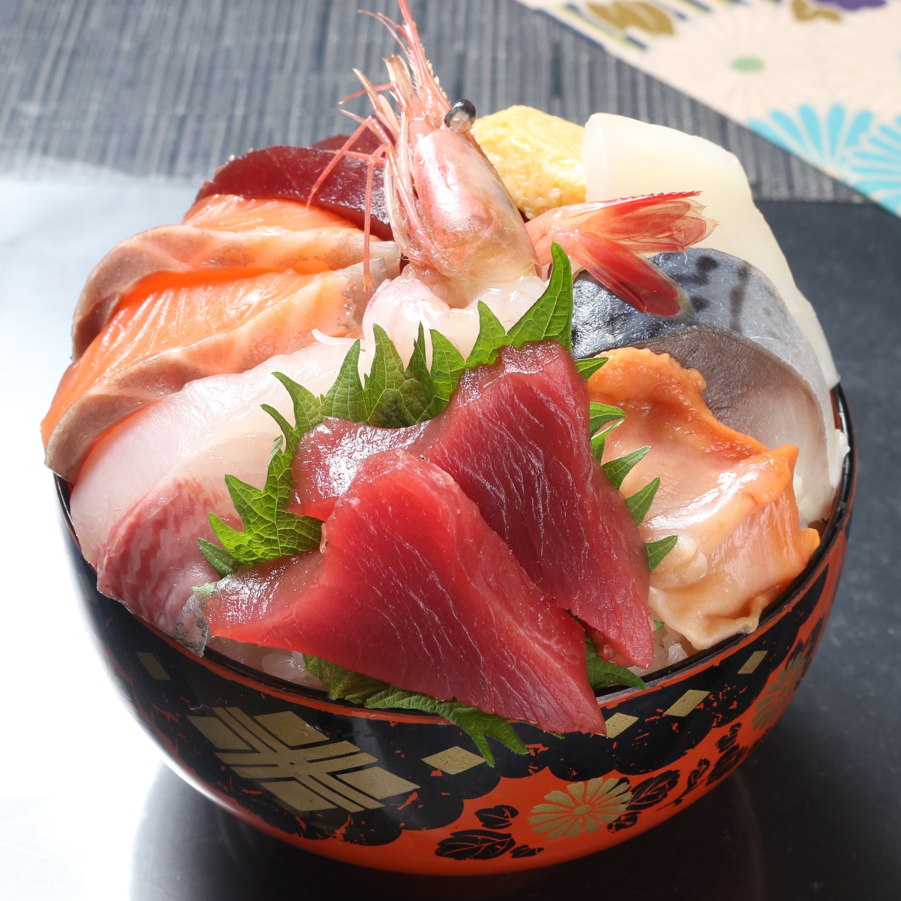 Cj Monmo シティ情報ふくしま Cj１月号 ふくしまどんぶり王 福島県北民の 好きな丼 が決定しました 気になる順位は誌面をチェック ふくしま定食部 部長 東野さん監修 海鮮丼 を食べられる店はこちら うまか丼どん亭 仙 丼丸