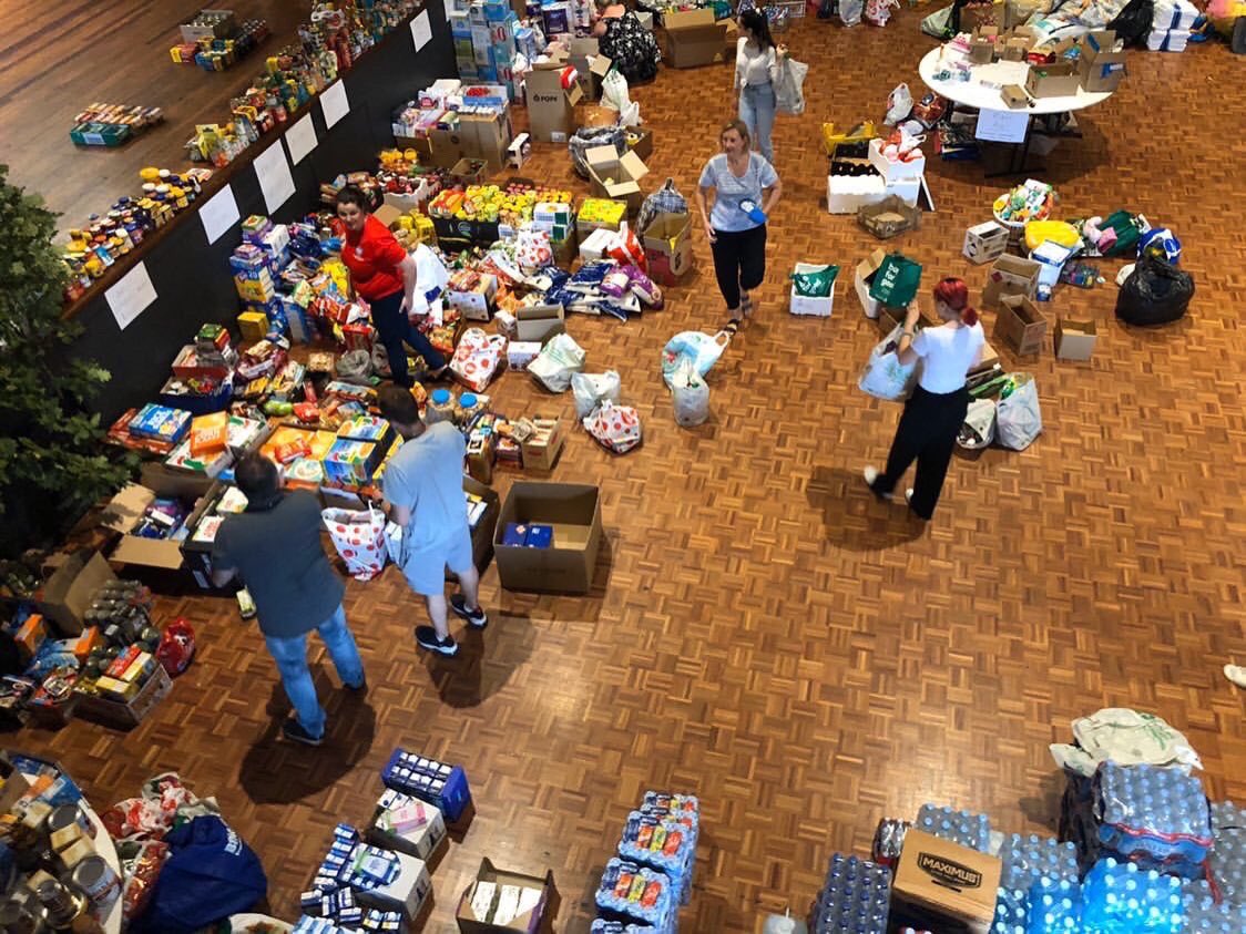ozmo_sasa's tweet photo. Serbian community in Sydney rallying together at Bonnyrigg Sports Club to donate a truckload of much needed food and personal supplies for the victims of the Bushfires. A bushfire appeal fundraiser was also previously held a couple weeks ago raising $40,000. #bushfireaustralia https://t.co/iSlmeHPfK8