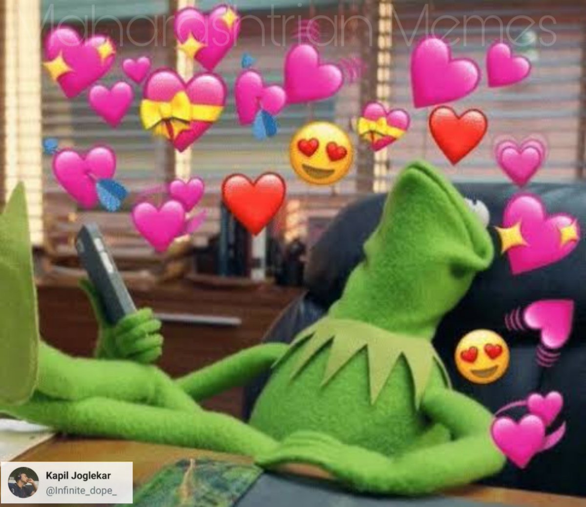 KapilJoglekar_'s tweet photo. Me after watching Fergusson College saree day pics on social media: https://t.co/S8wzNror3I