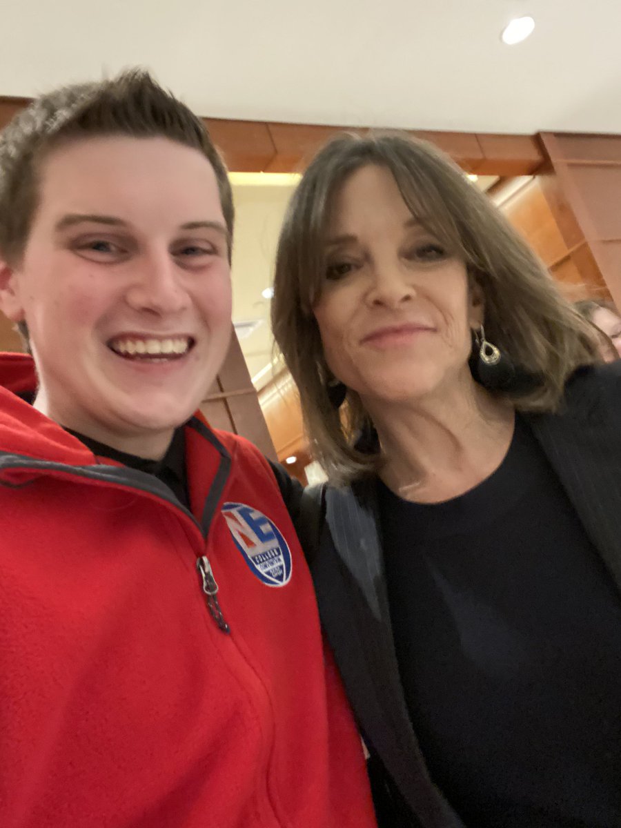Tyler76519623's tweet photo. What a great 2nd half of today! I met Marianne Williamson and listened to @JimmyTingle. Marriane Williamson walked up to a group of us in the lobby and chatted with us! What a great rest of my 2nd day @CollegeCon2020 https://t.co/jZLyyfu87R