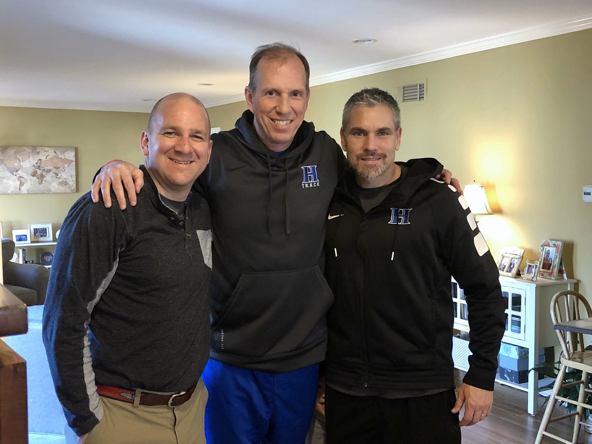 HALionsBoysBB's tweet photo. Post-practice lunch was delicious. Mrs. Coach Eubanks killed it!! Chicken, pork & pizza rolls plus deserts & more. The team was prayed over & shared their prayer intentions. Looking forward to the new semester starting tomorrow & traveling to Christian Brothers. #GoHardingLions https://t.co/FjBukFjwlg