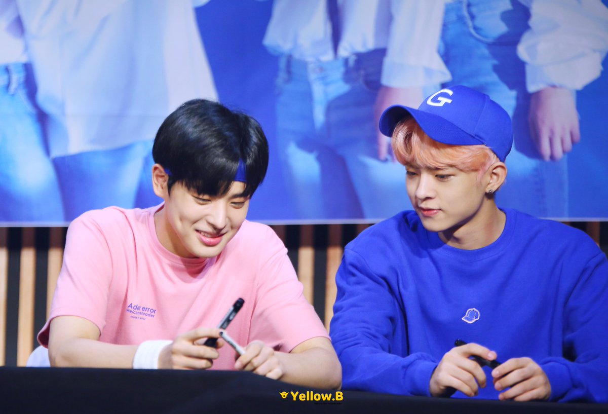 YellowB1112's tweet photo. 170910 일산팬싸
병찬이랑 수빈이 투샷이라니..!! 💛💙

#최병찬 #병찬 #수빈 #정수빈 #VICTON #빅톤 #빅톤팬싸 #일산팬싸 @NewWorld_VICTON @VICTON1109 https://t.co/mVkEoxpsNZ