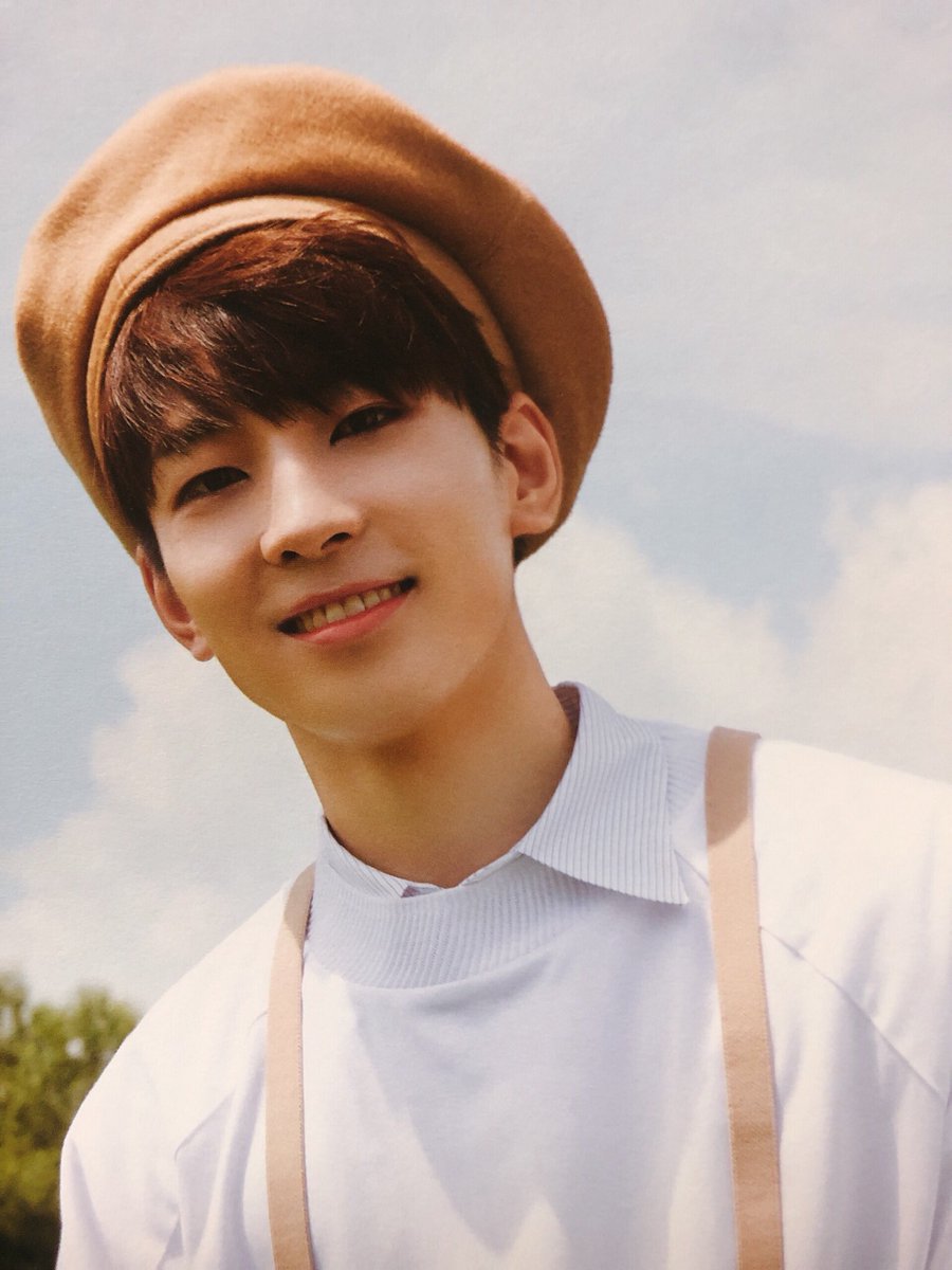 I AM WILLING TO SELL MY@KIDNEY FOR THE WONWOO BERET ODE PHOTOCARDS LIKE PLEASE I NEED IT N E E D IT