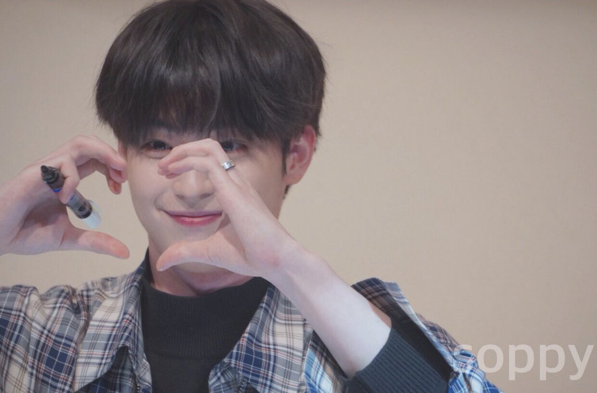 ____spy's tweet photo. 200104 
🐰❤️

#준섭 #신준섭 #배우신준섭 #ShinJunSeop #준토비 https://t.co/ixxx6xORk4