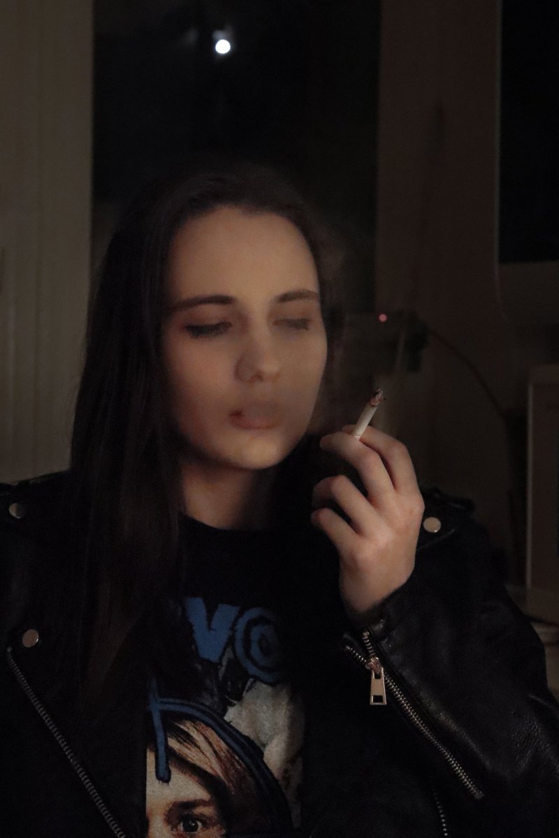 GoghWay's tweet image. "девочка моя, ты обладаешь особым шармом подбитой собаки, мужики это любят"
Допустим комплимент