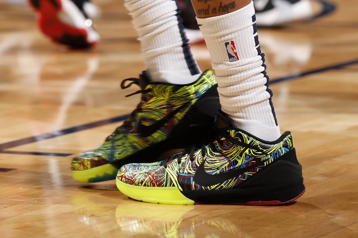 kobe 4 wizenard on feet