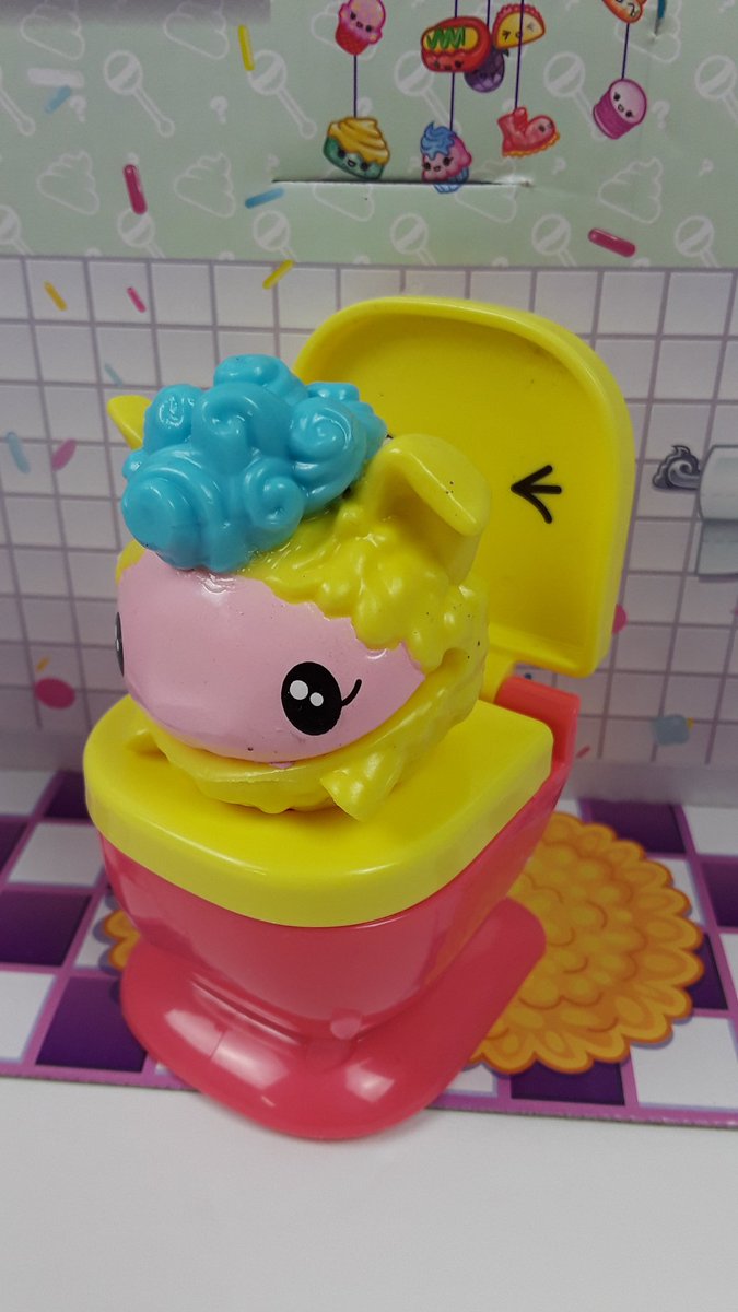 TheUnboxerrs24's tweet photo. Join in the potty fun as we unbox the Pooparoos Familyroos Multipack
https://t.co/y0bBBgCvFb

📦 Give the video a 👍 &amp; be sure to #subscribe 

#ad #Pooparoos #toilets #playtime #funny #snow #unboxing #toys #ToyUnboxing #MondayVibes https://t.co/cOIkfZ1e4J
