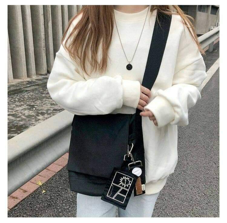 _bam09_np_'s tweet photo. พร้อมส่ง!!!!!!! Kazum bag 🖤
ใบนี้มาทรง messenger แถมฟรี! ป้ายห้อยงานปัก2อัน เพิ่มลูกเล่นให้ดูเท่ๆ
🚩size : 27x30x10cm
🚩วัสดุทำจากผ้า canvas
🚩มีช่องใหญ่ด้านหน้า2ช่อง
🚩แถมตัวห้อย2อัน สามารถถอดออกได้
🚩ความยาวสาย100cm
🚩ขนาดพอใส่A4
🚩ทนทาน รับน้ำหนักได้เยอะ
🚩มี2สี เบจ ดำ (ต่อ) https://t.co/pKEmvC8PWg