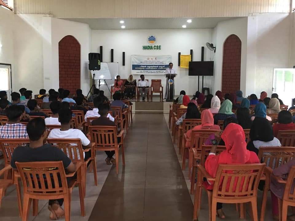 OurResponsibil1's tweet photo. ഓ.ആർ.സി പദ്ധതിയുടെ ഭാഗമായി മലപ്പുറം ജില്ലയിൽ ഓ.ആർ.സി പദ്ധതി നടപ്പിലാക്കുന്ന സ്കൂളുകളിൽ നിന്നും തിരഞ്ഞെടുത്ത 80 കുട്ടികളെ പങ്കെടുപ്പിച്ച് കൊണ്ട്  മൂന്ന് ദിവസത്തെ പിയർ വളണ്ടിയർ ഗ്രൂപ്പ് സഹവാസ പരിശീലന പരിപാടി ആരംഭിച്ചു. https://t.co/otwRNsZKYi