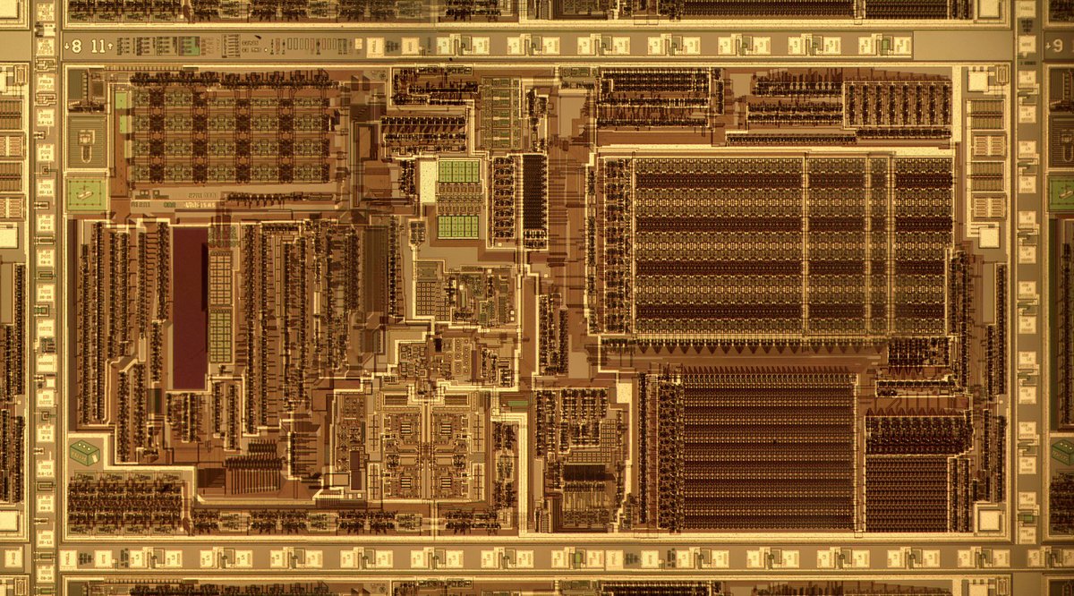 Die photo of the DS2435 chip.