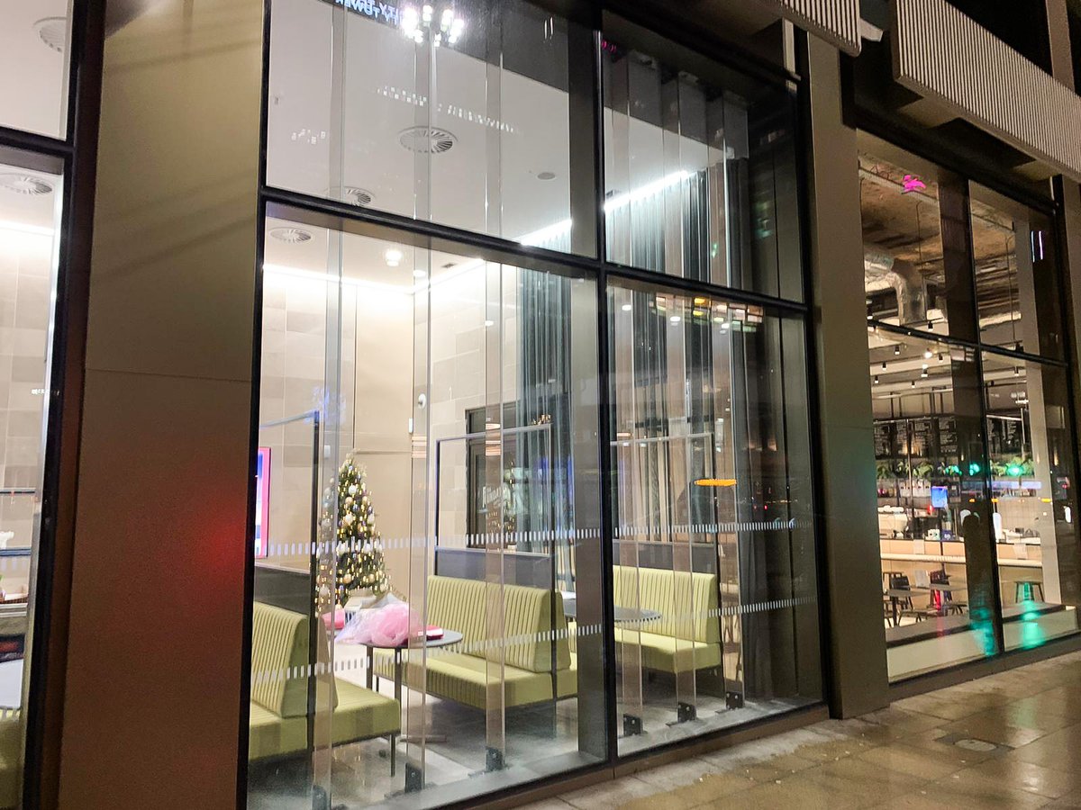 GlassWallsDoors's tweet image. Glass Walls and Doors working with Tough Glaze was appointed to design, supply and install the new feature MESH-TECH 5.5m tall glass fins along the front glazed façade of the reception of 11 Portland Street, Manchester.
glasswallsanddoors.co.uk/single-glazing…
#singleglazing #facade #meshtech