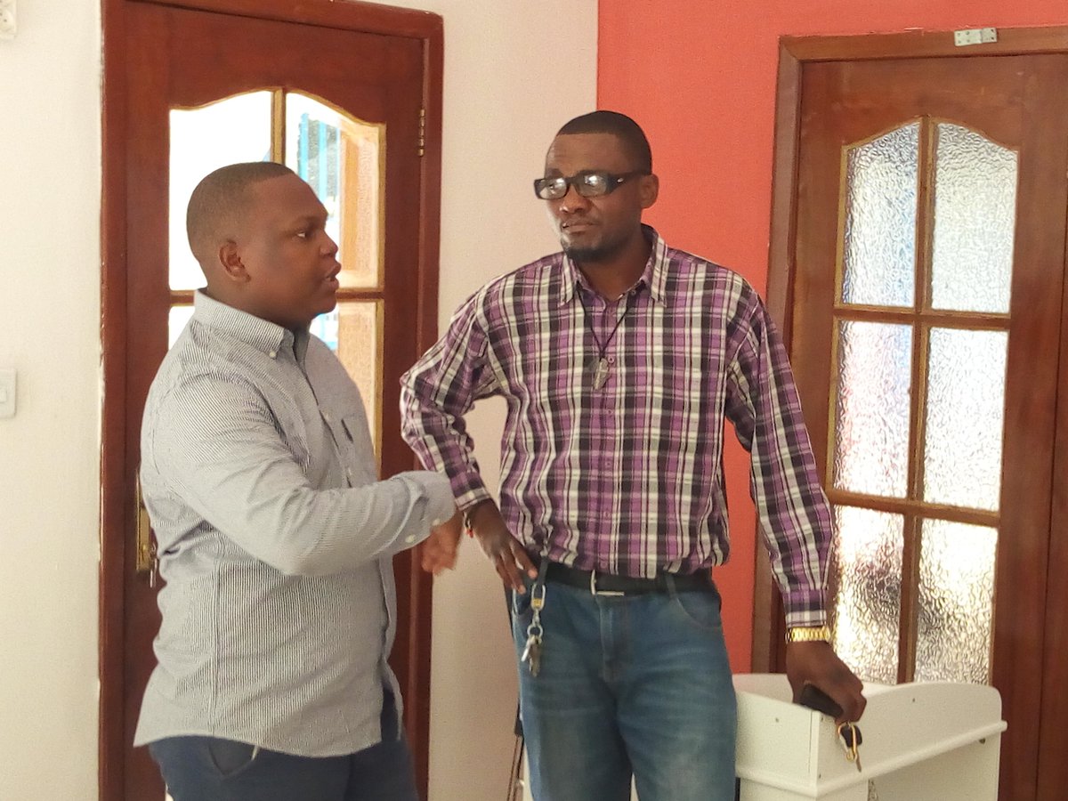 KakelMbumb's tweet photo. Lancement du co-working space pour les jeunes #entrepreneurs à Lubumbashi; location des espaces de travail à des prix très accessibles avec options memsuelle ou journalière. #Startway est situé aux coins des avenues #kabalo et #ruwe , maison bleue. @FrumenceBoroto @MwinyiAssani https://t.co/DljXBhoUGN