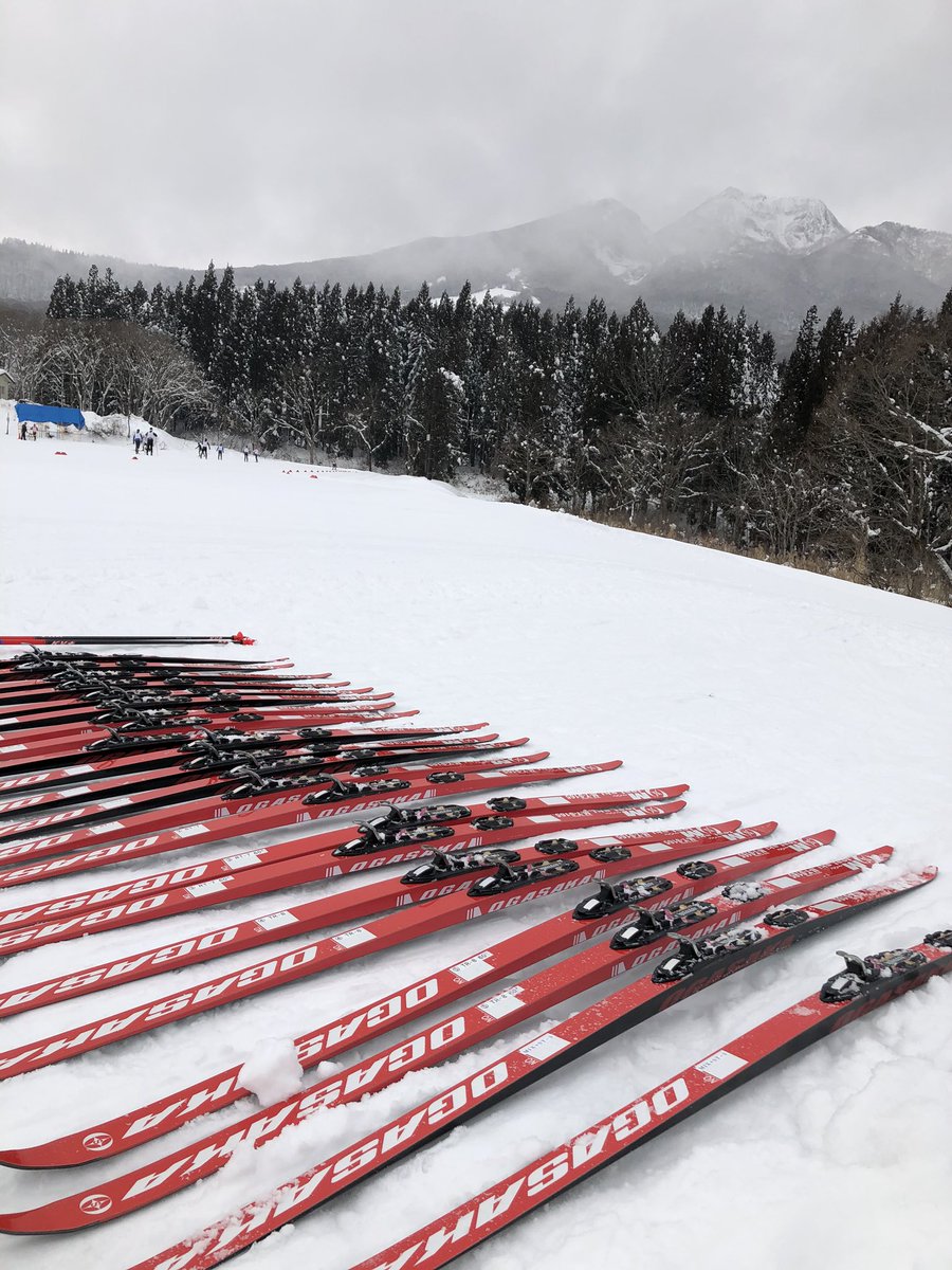 daonda69's tweet photo. 今日はテストの日。
インターハイ会場の妙高でストラクチャーテストを。
場所を黒姫高原に移してノーワックスタイプのBSテストを。
良い感じ良い感じ♫
#ogasakaski #kvplus #salomon #オガサカスキー #crosscountryski #testday https://t.co/Byl6qxqbGu