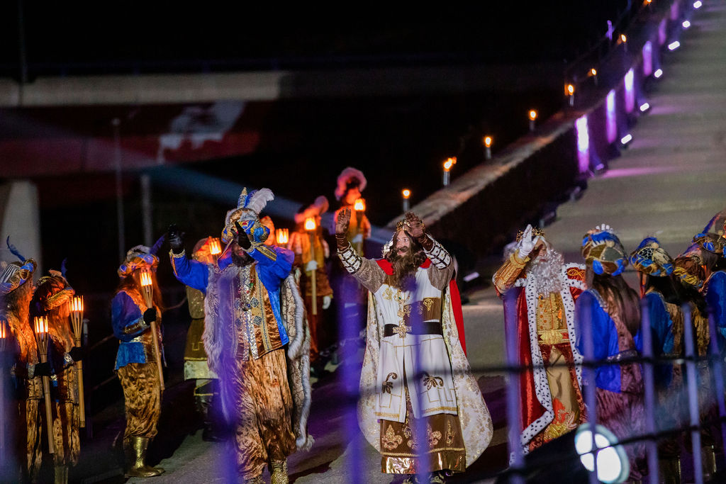 ArcoirisLS's tweet image. 📺 Iluminando la noche más mágica del año, la retransmisión de @tv3cat de la llegada de sus majestades de los reyes magos a Martorell. 👑 🐪 🌠
📸: @AjuntaMartorell
#cavalcadatv3 #tv3 #ReisMags #ReyesMagos  #arcoirislightingsystems #arcoirislighting #light #iluminaciontv #led