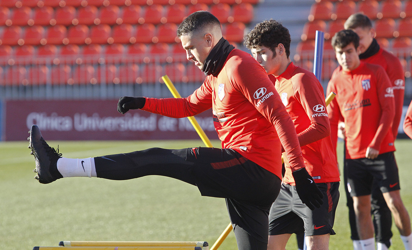 Giménez, con varios canteranos en la sesión de este martes (Foto: Atlético de Madrid).