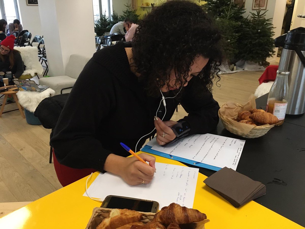 Empathie ! Au risque de se répéter, le client est au cœur de la phase d’ideation. Les participants au #HackathonBP eux l’ont bien compris : ça interview à tout va ! Comment simplifier la vie de leurs collègues des <a href="/BanquePopulaire/">Banque Populaire</a> ? Là est la question !