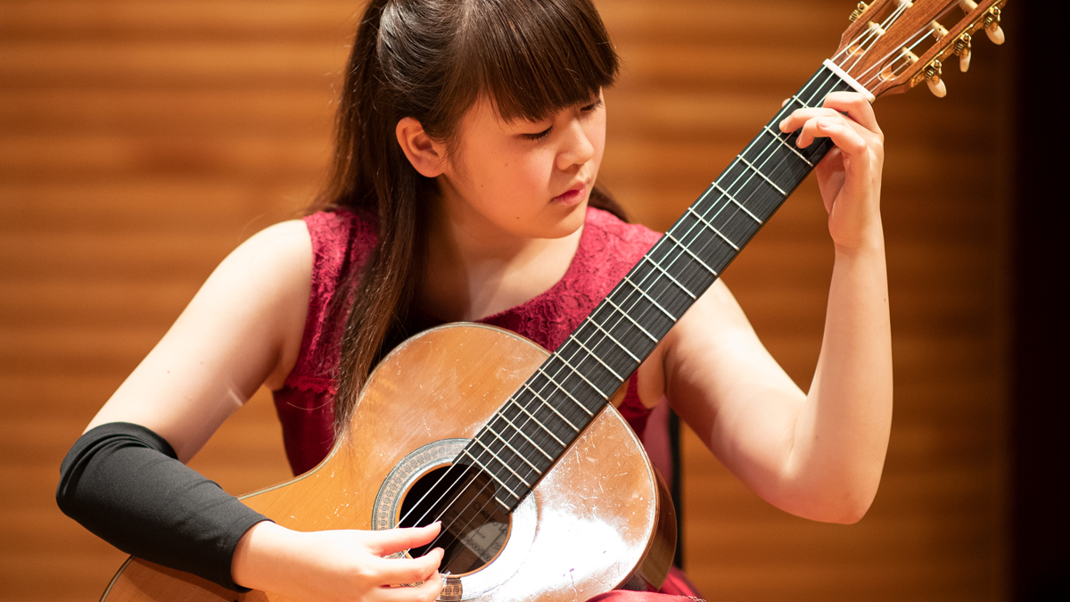 Do you know a gifted young classical guitarist or cellist? We have places available for September and means-tested financial assistance may be available. Our next #OpenDay is 19/01. Visit bit.ly/35EwyG2 for more info. Pls RT!