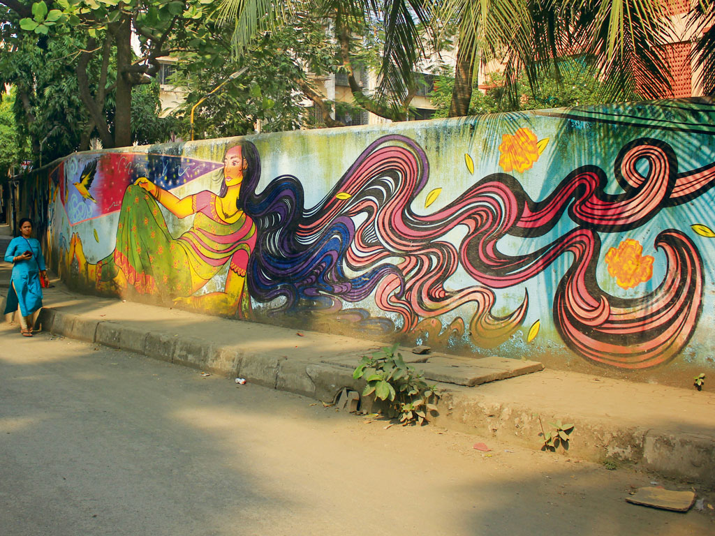 NGTIndia's tweet photo. #WhereToGoIn2020 | Alternative experiences in #India come in many strands: in the rich weaves of Maheshwar in #MadhyaPradesh, in steaming plates of chakuli in #Cuttack, and the graffiti-splashed nooks in a #Mumbai suburb.

https://t.co/WF1kspmpIb https://t.co/VmvxiQdLV1