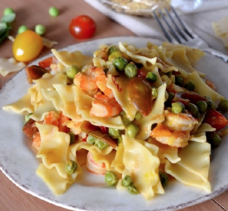 PASTA CON PISELLI GAMBERI E ZAFFERANO un primo piatto delizioso e leggero per riprendere le buoni abitudini alimentari!
⏰ Pronti in: 32 minuti 
👩 Ricetta di: <a href="/mieledilavanda/">Nunzia Bellomo Miele di Lavanda</a>
SCOPRI LA RICETTA COMPLETA SU MANJOO .IT ➡️  buff.ly/2FhvkW1