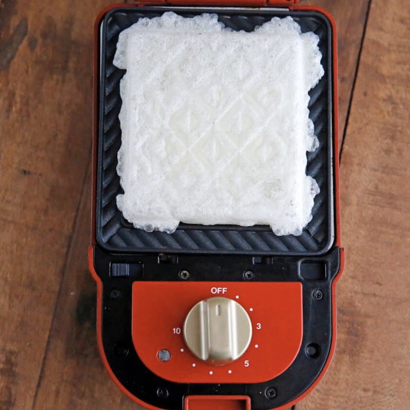 O Xrhsths Bruno Enjoy Sto Twitter お餅ワッフルつくろ 余ったお餅で簡単デザート Bruno ホットサンドメーカーなら切り餅を挟んで待つだけでお餅のワッフルができちゃう Brunoアンバサダー久保ゆりかさんのアレンジお餅レシピを公開中 Bruno ブルーノ