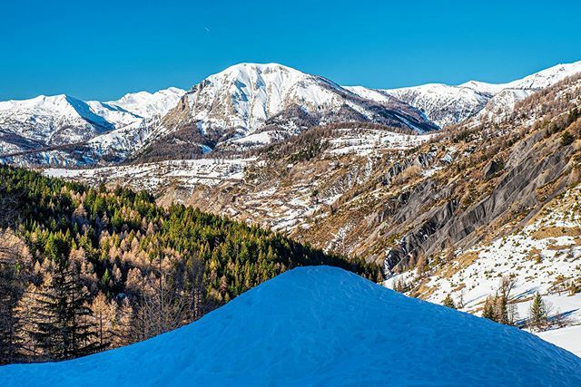 TourInProv_App's tweet photo. En redescendant du  #lacdallos dans le #parcdumercantour  #Allos #neige  #alpesdehauteprovence #valdallos  #montagne #mountain  #snow #mercantour #regionsud #provence #paca #france #hautvarverdon #tourinprovence #verdontourisme #skirando #randoraquettes … https://t.co/cVBJalKctI https://t.co/rcAUJxFGNx