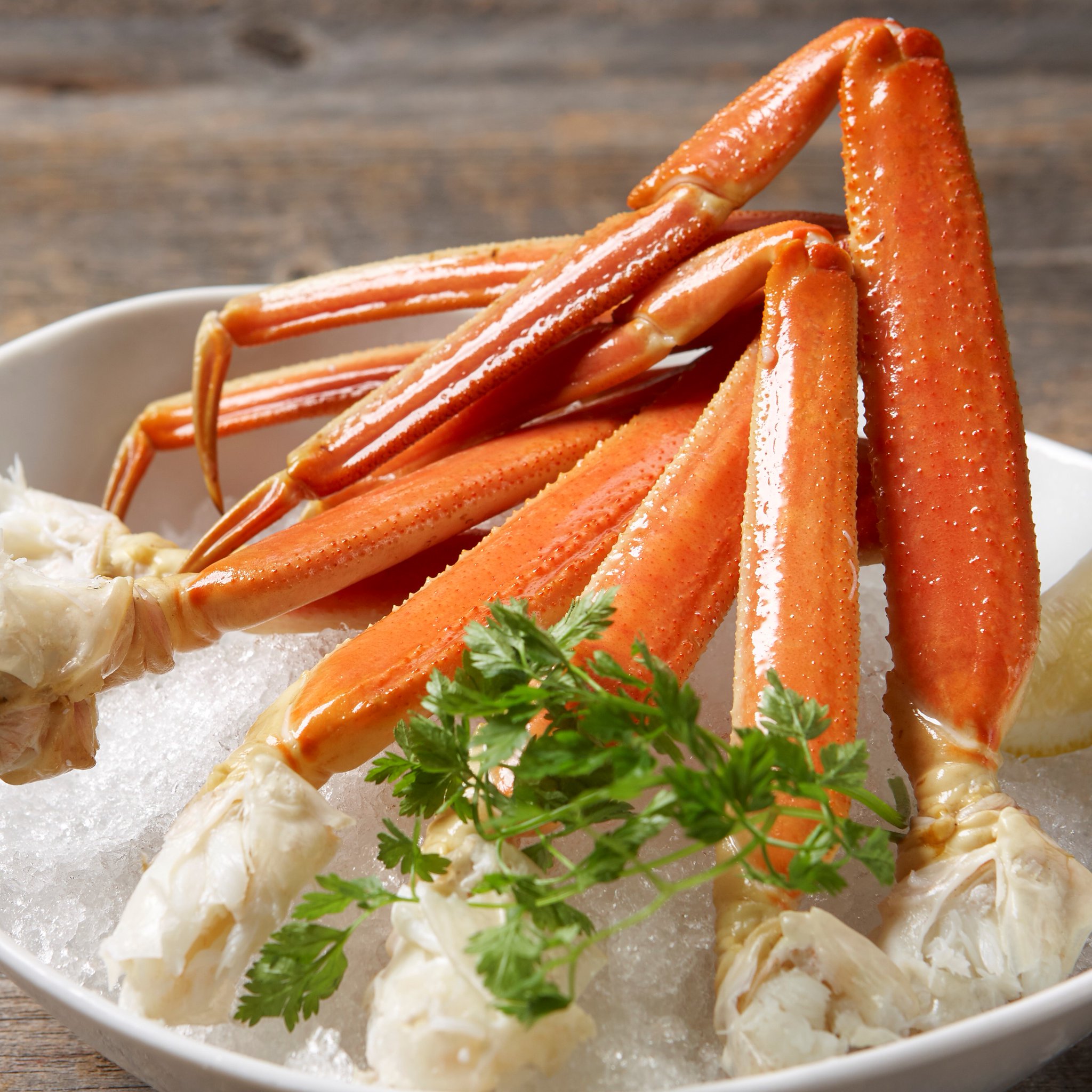 レッドロブスター ズワイガニ 温製or冷製 お好きな方をお選びいただけます その昔 当店でカニ食べ放題が開催されたことを覚えていらっしゃるお客様も少なくない筈 当店で最も注力しているのはやはりライブロブスターですが 身が繊細でカニ本来の旨味