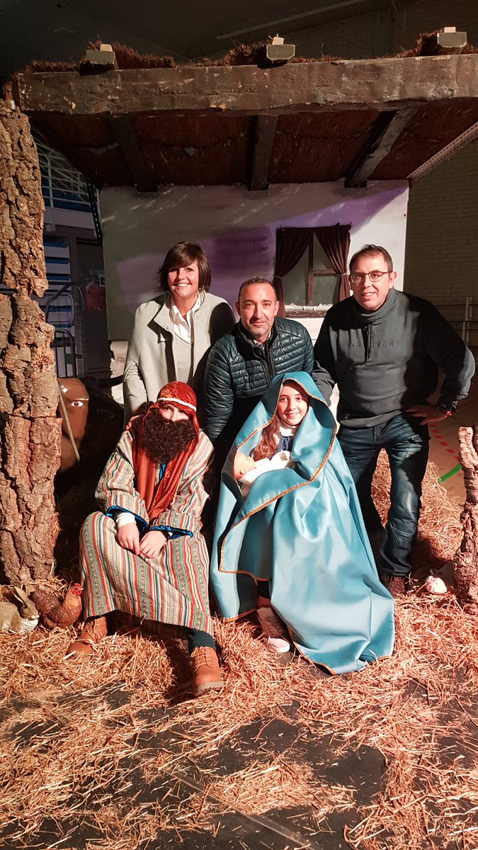 Otro año más la Apyma San Miguel se ha encargado de la carroza del Portal de Belén. Agradecer a voluntarios y familias su colaboración en la preparación y recogida de la carroza y  participación ese día. 👏👏👏