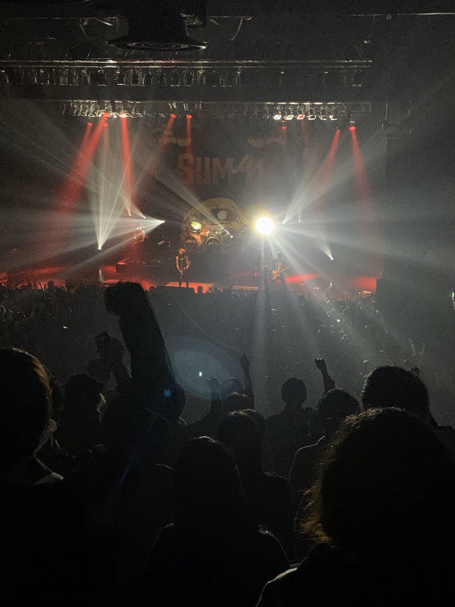Sum41Japan's tweet photo. SUM 41『ORDER IN DECLINE WORLD TOUR IN JAPAN 2020』
初日のZEPP名古屋から大盛況の幕開け！！
そして本日から1/7(火)、1/8(水) 豊洲PITにて東京2days！！
※当日券は会場にて18時から販売予定です。詳しくは下記URLにて
https://t.co/fsPQKFSAqJ https://t.co/NGOprtEfHC