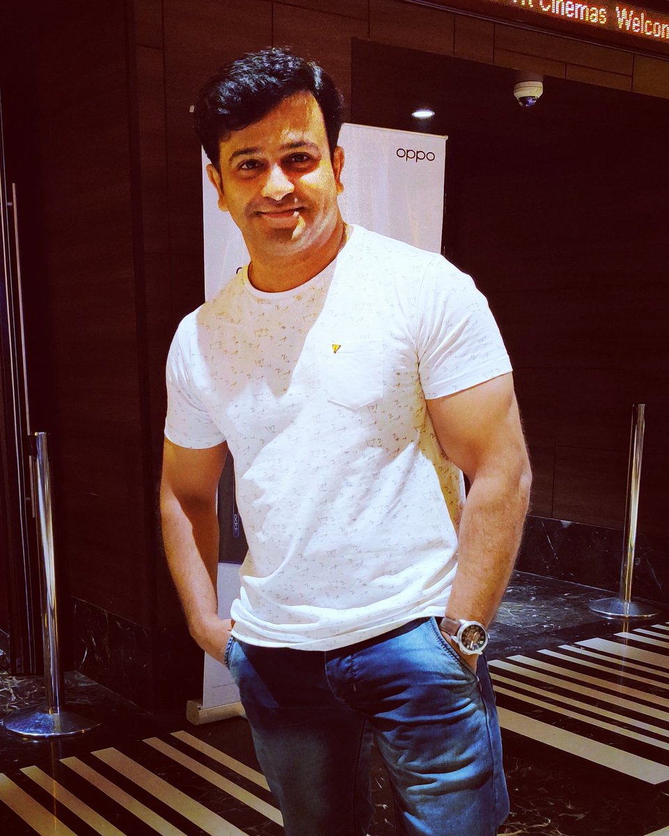 sachind1385's tweet photo. थोडी सी शरारत तुम करो
  थोडा हम तुम्हे तडपाऐं रखें
गीलें बालोंको तुम सूलझाते रेहना
    थोडासा हम उन्हे उलझाऐं रखें

#hindifourliners

Pic courtesy: @piyusha_sachin https://t.co/OsHT9n6kJN