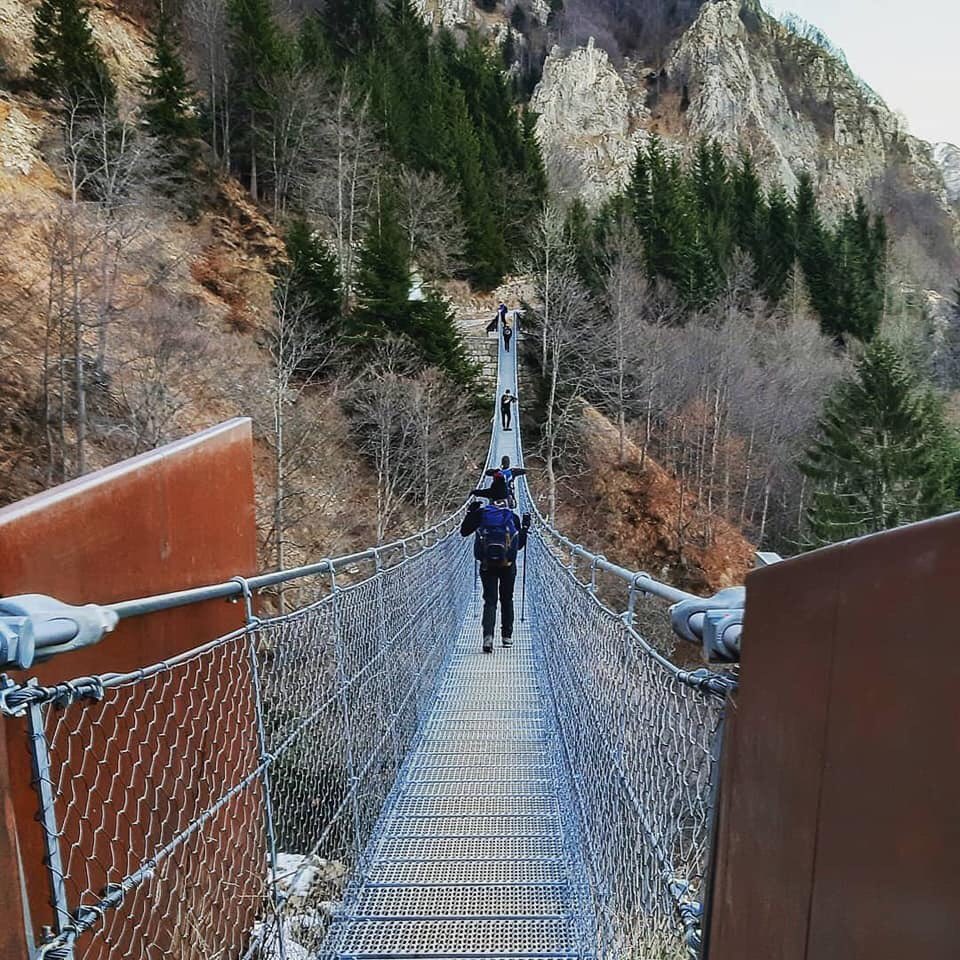 Sono sufficienti pochi ingredienti per crescere come comunità: strada, avventura, sorrisi e capi in gamba!
Uscita invernale di comunità capi nelle Valli del Pasubio - Rifugio Campogrosso.