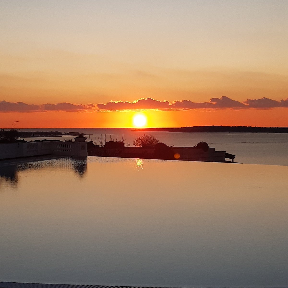 Les levés de soleil sur  <a href="/PVcannesFrancia/">PV Cannes Francia</a> <a href="/Pierre_vacances/">Pierre & Vacances</a> sont magnifiques .bonne journée à tous. @CannesIsYours <a href="/villecannes/">Cannes</a>