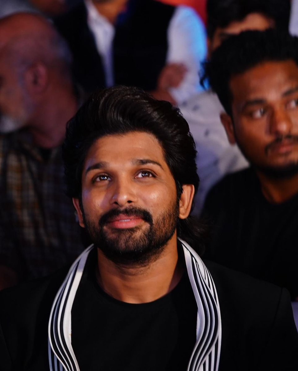 Candid stills ❤😍 
#AlluArjun 
#AlaVaikunthapurramulooTeaser 
#AVPLMusicalConcert